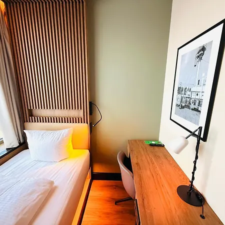 מלון Astor By Campanile