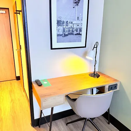 מלון Astor By Campanile 3*