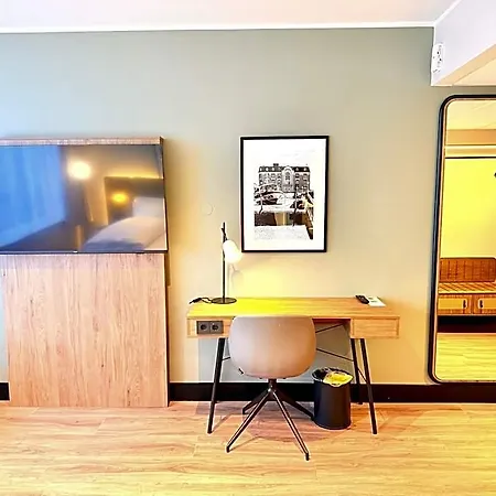 מלון Astor By Campanile 3*