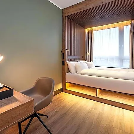 Astor By Campanile קיל