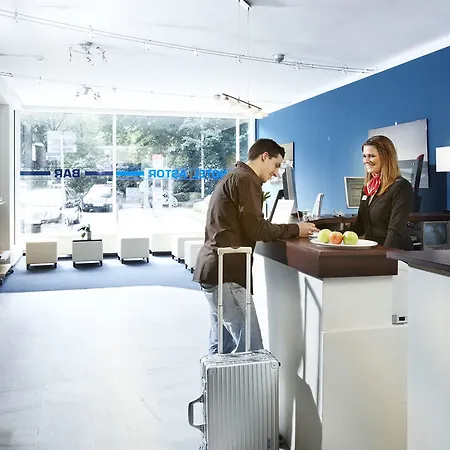 מלון Astor By Campanile